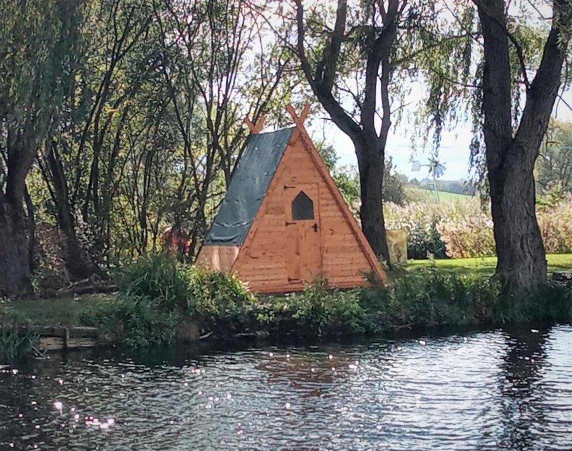 "George'S" Lakeside Wooden Tipi Ξενοδοχείο Clare Εξωτερικό φωτογραφία