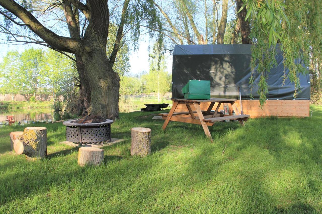 "George'S" Lakeside Wooden Tipi Ξενοδοχείο Clare Εξωτερικό φωτογραφία