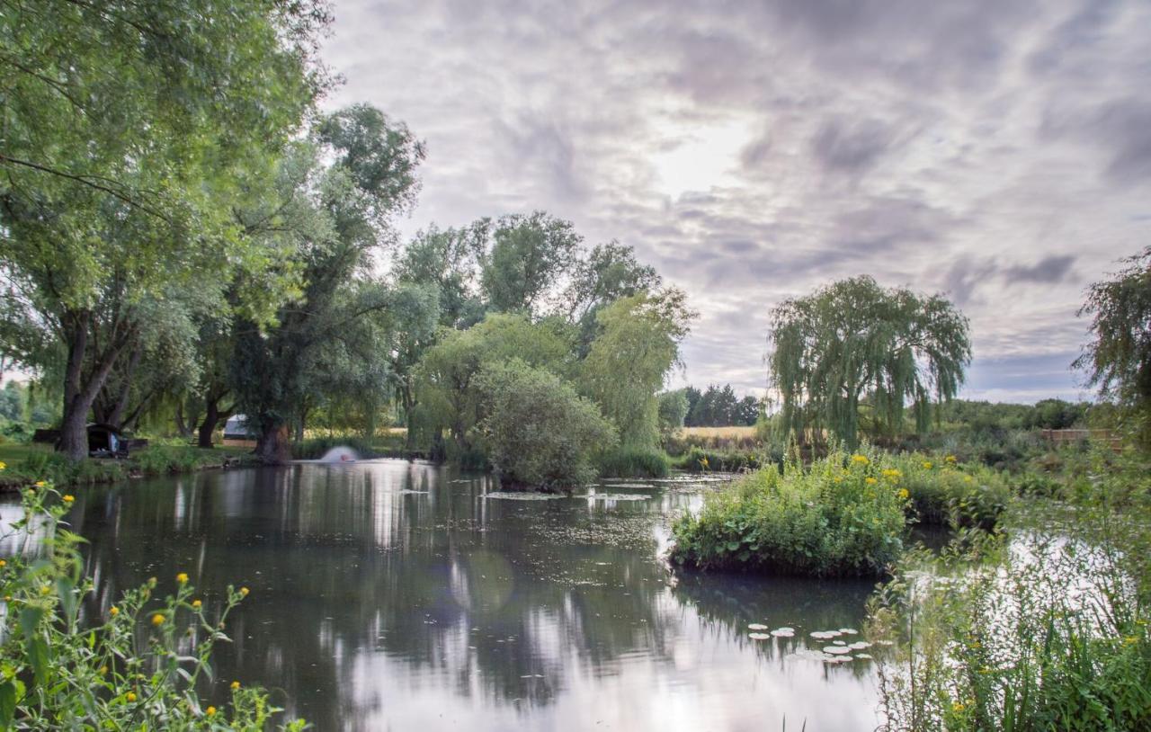 "George'S" Lakeside Wooden Tipi Ξενοδοχείο Clare Εξωτερικό φωτογραφία