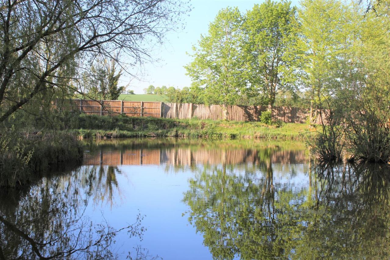 "George'S" Lakeside Wooden Tipi Ξενοδοχείο Clare Εξωτερικό φωτογραφία