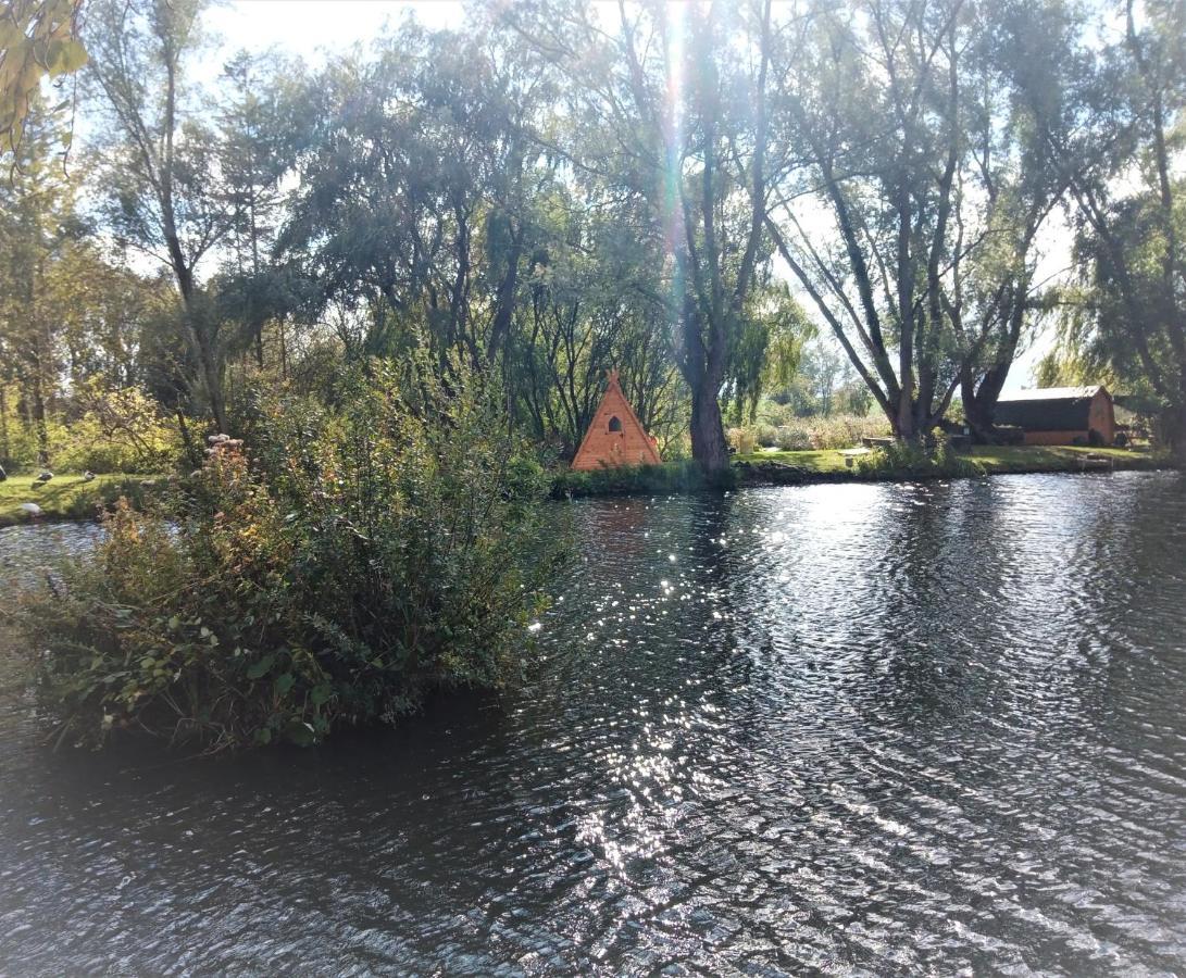 "George'S" Lakeside Wooden Tipi Ξενοδοχείο Clare Εξωτερικό φωτογραφία