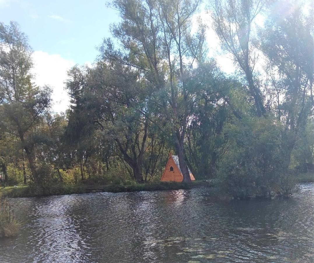 "George'S" Lakeside Wooden Tipi Ξενοδοχείο Clare Εξωτερικό φωτογραφία