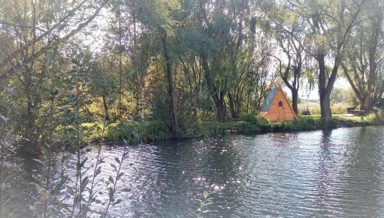 "George'S" Lakeside Wooden Tipi Ξενοδοχείο Clare Εξωτερικό φωτογραφία