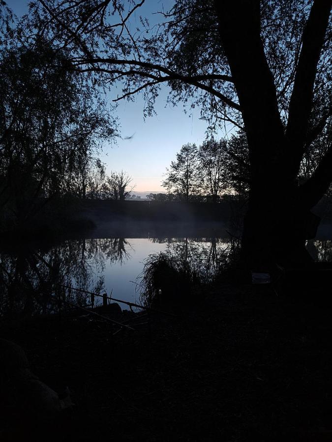 "George'S" Lakeside Wooden Tipi Ξενοδοχείο Clare Εξωτερικό φωτογραφία